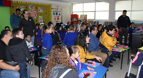 Papá y mamá volvieron a la escuela… con sus hijos