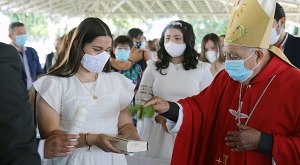 Reciben el sacramento de la Confirmación alumnos del Anáhuac Garibaldi
