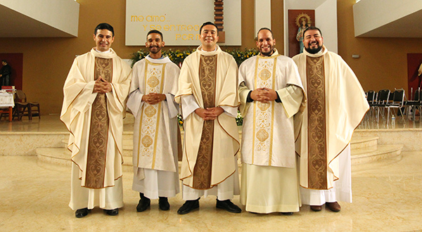 Fueron ordenados tres sacerdotes y dos diáconos
