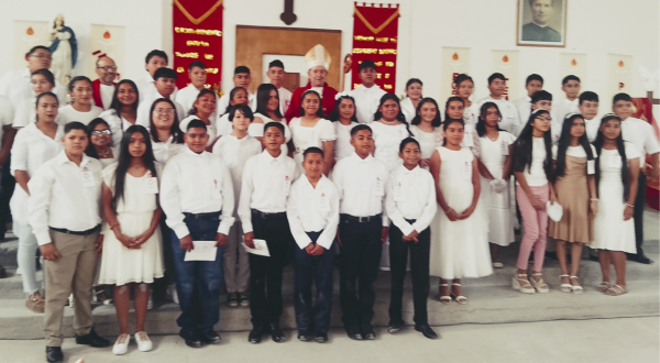 45 jóvenes recibieron la Confirmación en Cd. Acuña