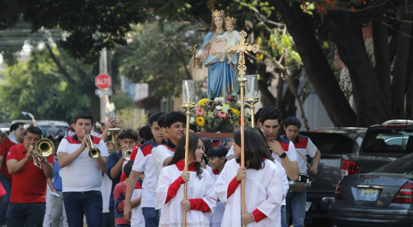 Jóvenes de los Colegios Salesianos de Guadalajara acompañan a MAUX