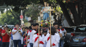 Jóvenes de los Colegios Salesianos de Guadalajara acompañan a MAUX