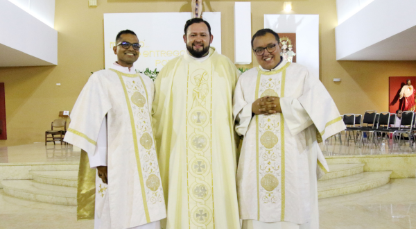 Se ordenan un sacerdote y dos diáconos salesianos